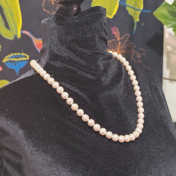 String of Faux Pearls Costume Necklace, Matinee Length, Fishhook Clasp, Vintage - Picture 2 of 15
